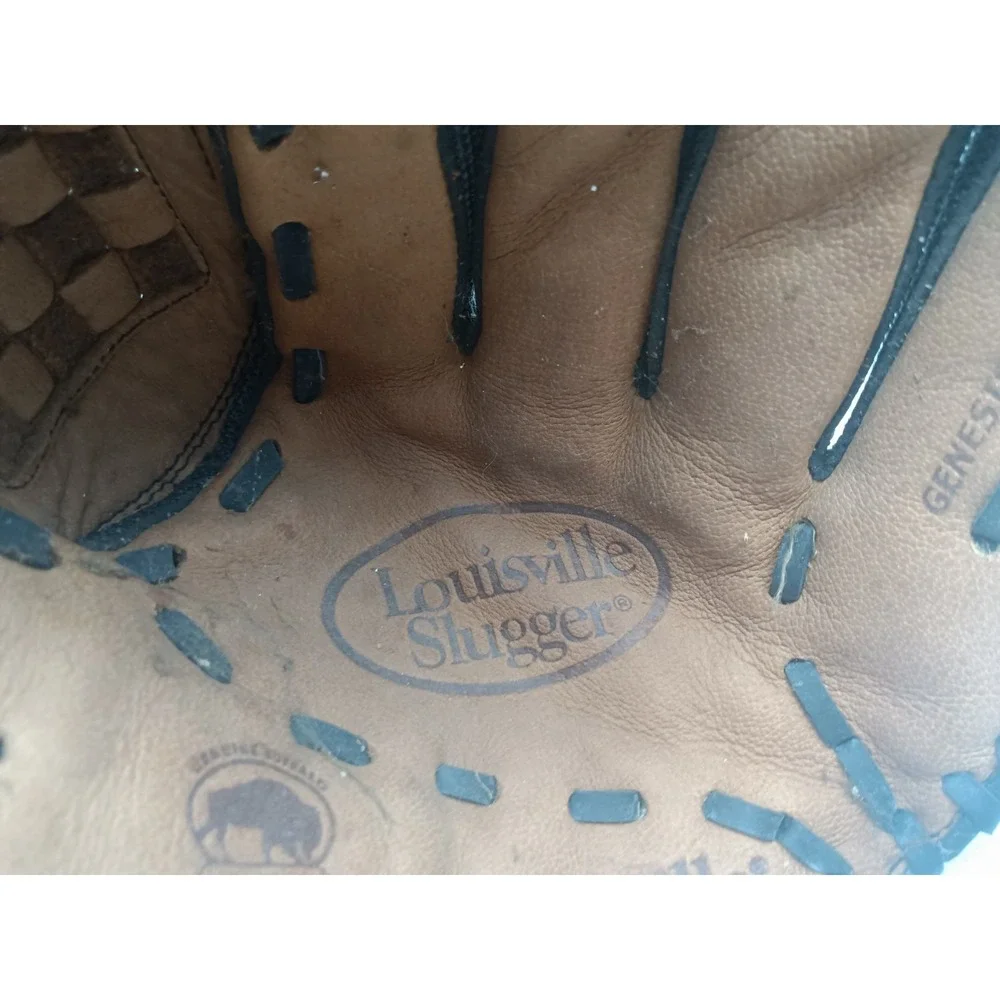 Louisville Slugger GEN1050BM Genesis 1884 Series 10.5 Youth Baseball Glove RHT‎